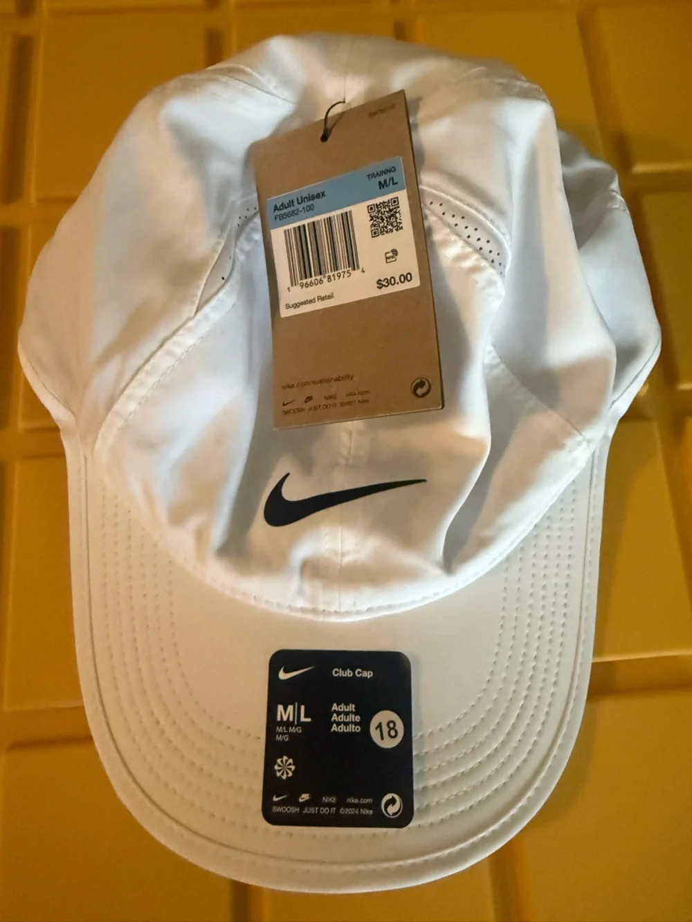 Nike Club Cap White Adjustable Hat M/L Lightweight Performance NWT